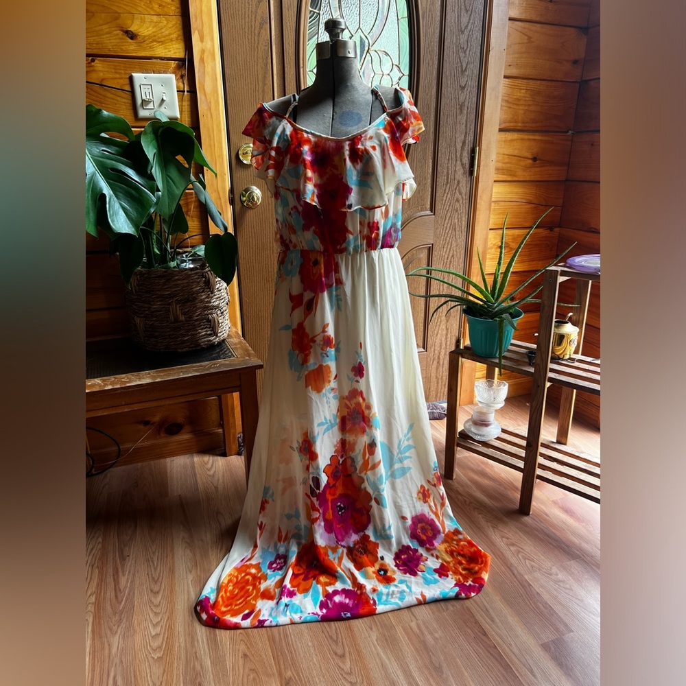 Bisou Bisou cold shoulder maxi dress